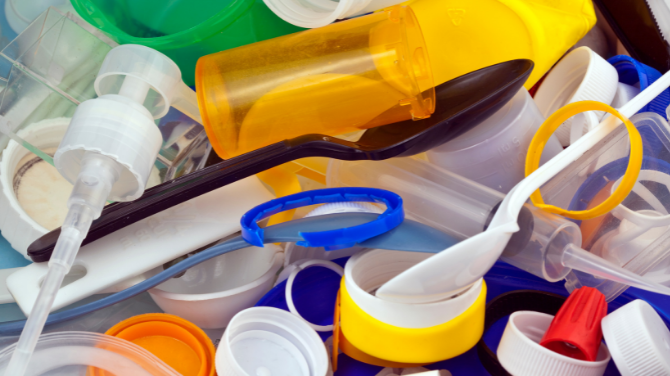 ΟΗΕ: Προς παγκόσμια συνθήκη για «τον πλήρη κύκλο ζωής του πλαστικού» Title